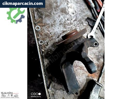 Peugeot 301 Sağ Ön Taşıyıcı çıkma parça