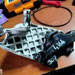 PEUGEOT 307 ŞANIZAMN ÜSTÜ VİTES HATALI BAĞLINTI BRAKETİ UPGGG-50