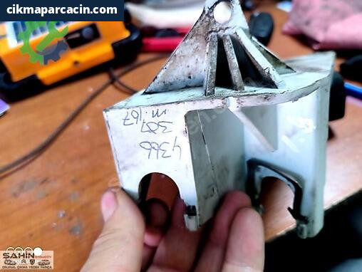 Peugeot 307 Bağlantı Braketi UPGGG-50 çıkma parça