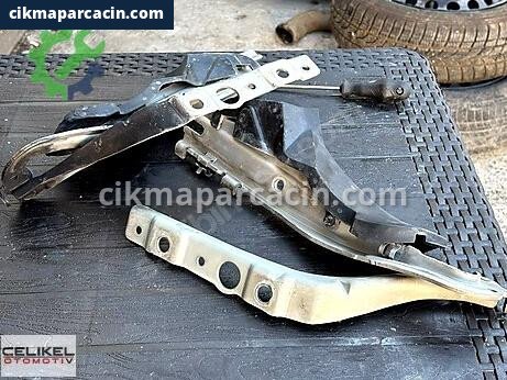 Peugeot 407 Ön Kaput Menteşesi çıkma parça