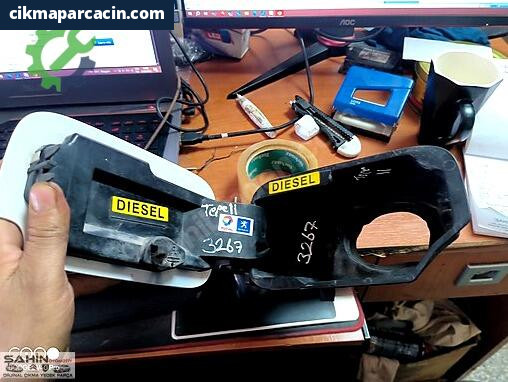Peugeot Partner Depo Kapağı çıkma parça