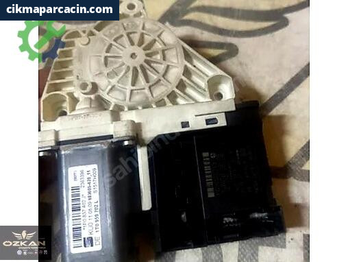 Volkswagen Passat Ön Cam Motoru çıkma parça