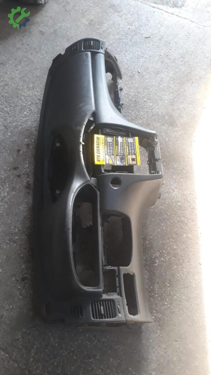 Renault Laguna Göğüslük çıkma parça