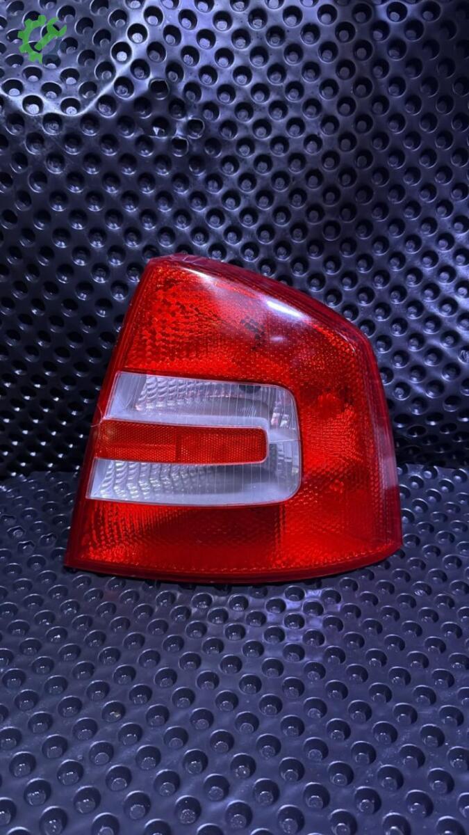 Skoda Octavia Sağ Stop çıkma parça