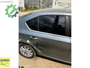 SKODA OCTAVİA SAĞ ARKA KAPI