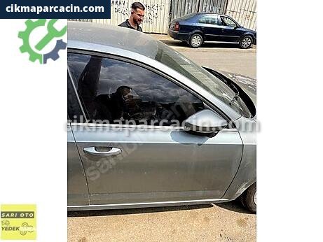 Skoda Octavia Sağ Ön Kapı çıkma parça