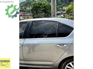 SKODA OCTAVİ SOL ARKA KAPI