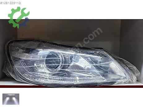 Skoda Octavia Sağ Ön Far çıkma parça