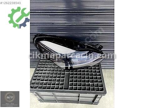 Tesla Model Y Sağ Ön Far çıkma parça