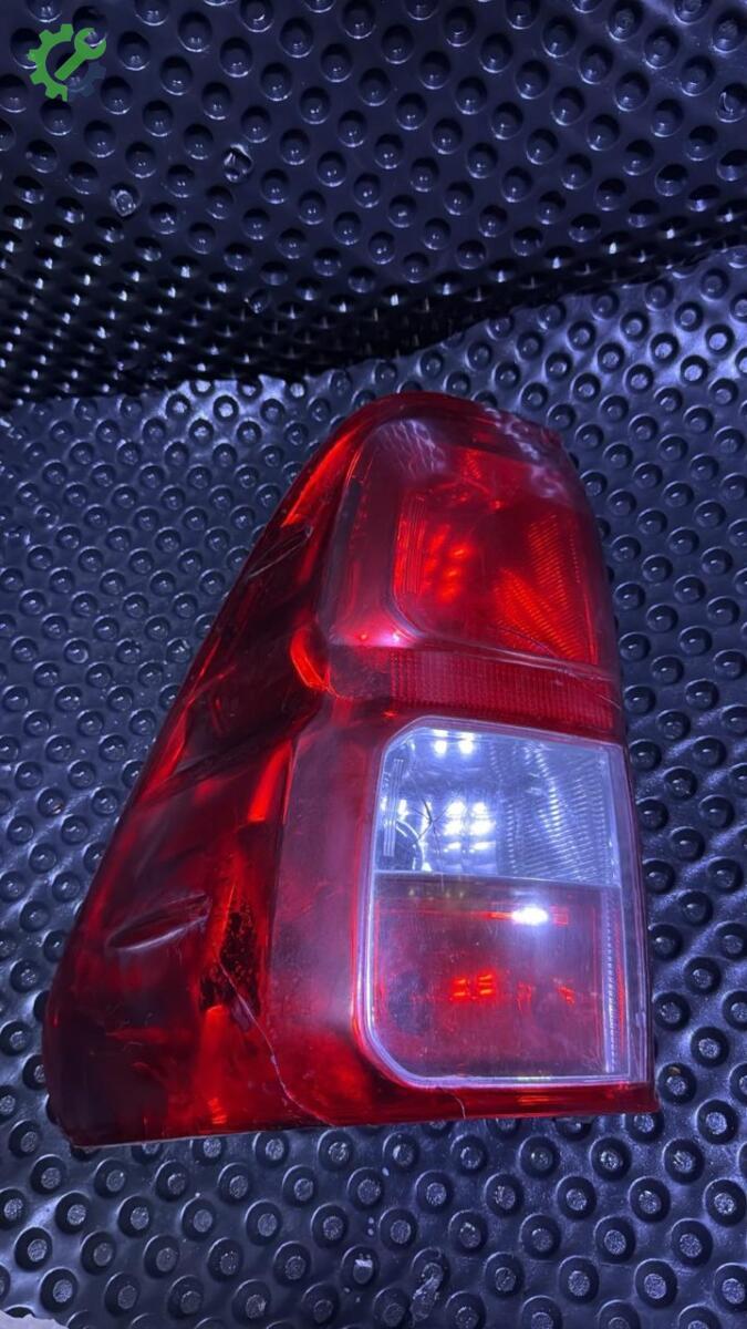 Toyota Hilux Sol Stop çıkma parça