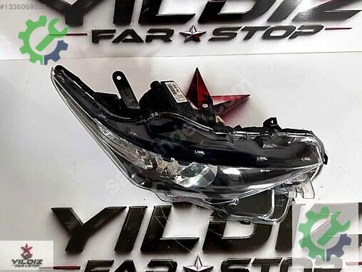Toyota Auris Sağ Ön Far 81110-02K30 çıkma parça