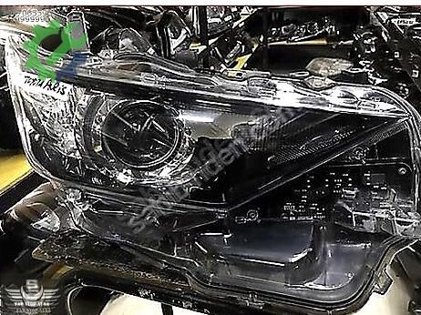 Toyota Auris Sağ Ön Far çıkma parça