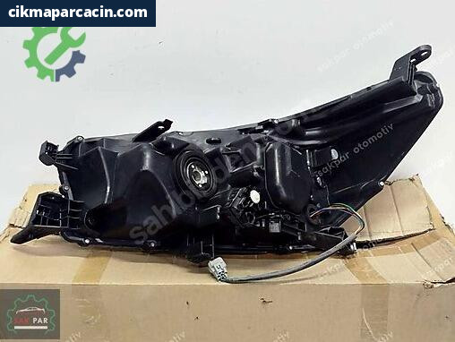 Toyota Hilux Sağ Ön Far 81110-0K722 çıkma parça