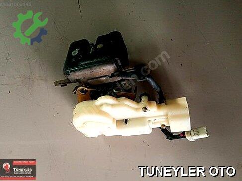 Mazda 323 Bagaj Kilidi çıkma parça