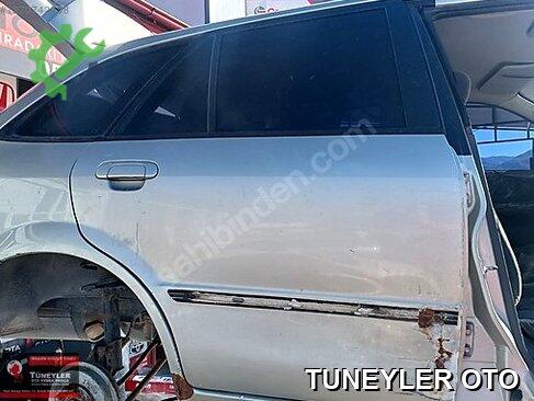 Mazda 323 Sağ Arka Çamurluk çıkma parça
