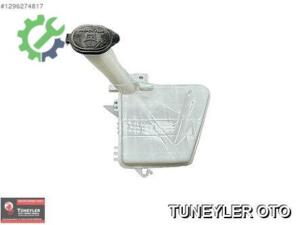 Toyota YariS Cam Su Deposu