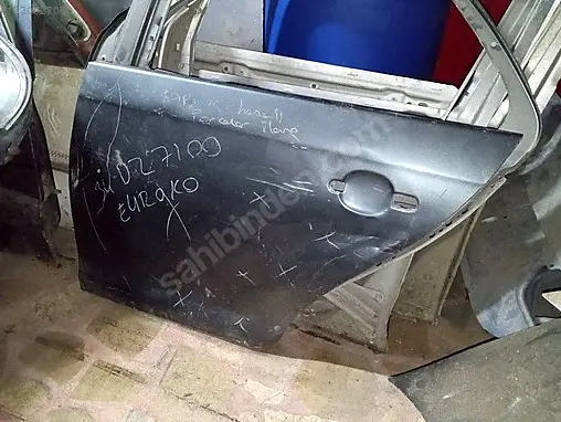 Volkswagen Golf Arka Kapı çıkma parça