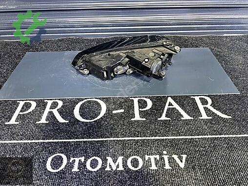 Volkswagen Golf Sağ Ön Far 5G1941006 çıkma parça