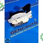 VW PASSAT B8 OCTAVİA KAPI KİLİDİ SIFIR ORJİNAL OEM 5E1837015 A