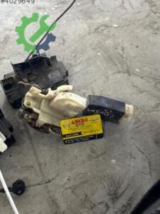 Opel Astra f sağ arka kapı kilidi