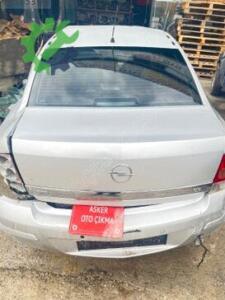 Opel Astra H sedan bagaj kapağı