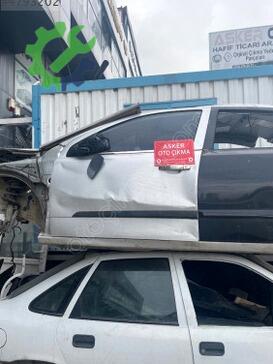 Opel Astra Sol Ön Kapı çıkma parça