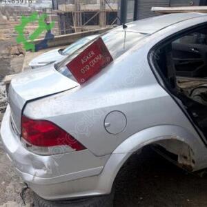 Opel Astra haş sedan depo kapağı