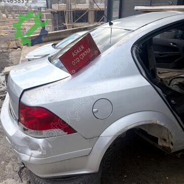 Opel Astra Sağ Arka Çamurluk çıkma parça