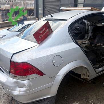 Opel Astra Sağ Arka Çamurluk çıkma parça