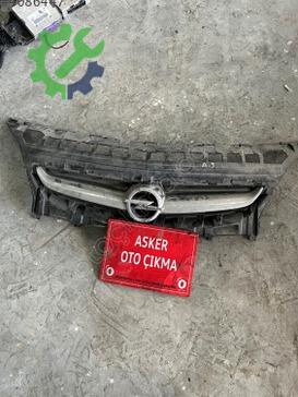Opel Astra Ön Panjur çıkma parça
