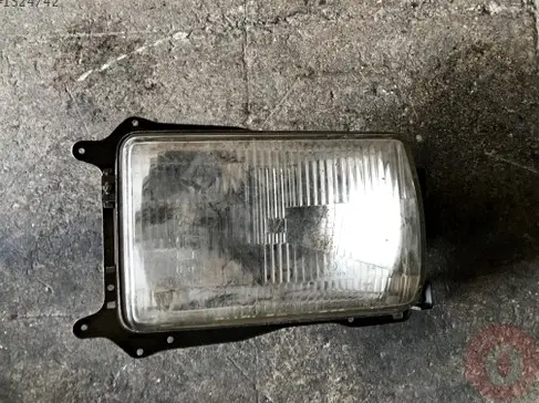 Audi 80 Serisi Sağ Ön Far çıkma parça