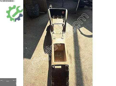 Audi A3 Orta Konsol 8V1863241 çıkma parça