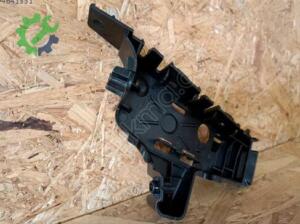 AUDI A3 TAMPON BRAKETİ ÖN SAĞ 2021- 8Y0807184
