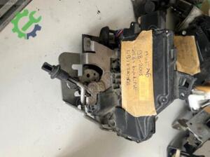 AUDİ A4 1998-2005 sol ön kapı kilidi
