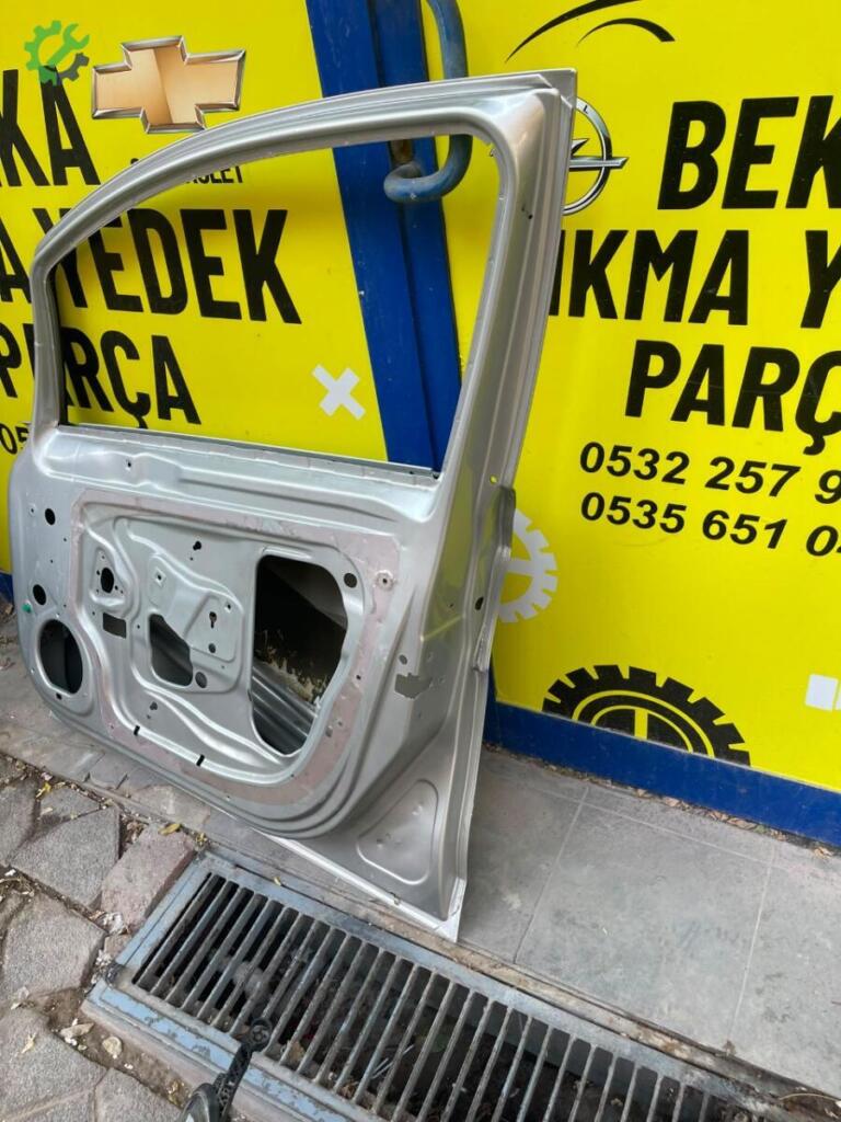 Opel Corsa Sağ Ön Kapı çıkma parça