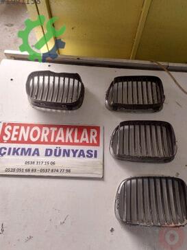 1996 BMW 5 Serisi Ön Panjur Çıkma Parça Sakarya
