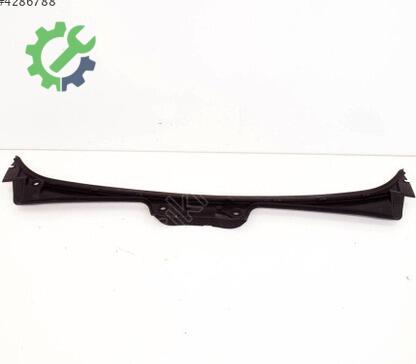 BMW 5 Serisi Cam Önü Izgarası 51747027083 çıkma parça