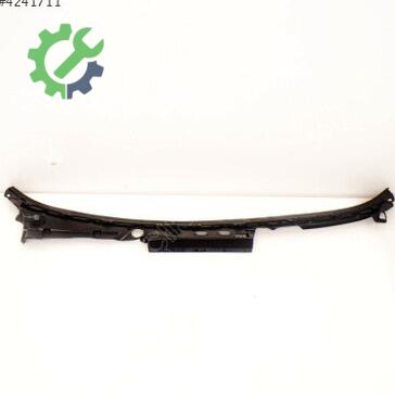 BMW 5 Serisi Cam Önü Izgarası 51717203124 çıkma parça