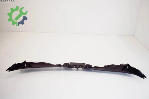 BMW 3 Serisi Cam Önü Izgarası 51717258177 çıkma parça