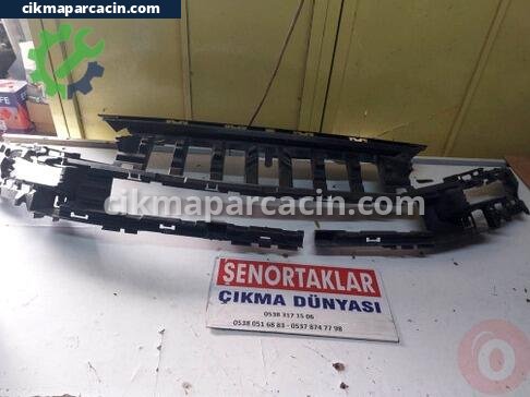 Citroen Berlingo Ön Panjur çıkma parça