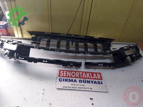 Citroen Berlingo Ön Panjur çıkma parça