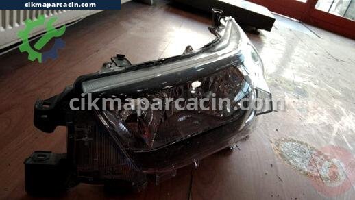 Toyota Hilux Sol Ön Far çıkma parça