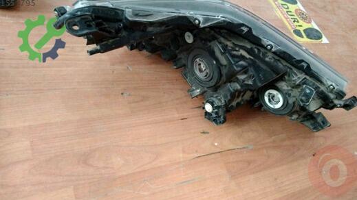 Toyota Hilux Sol Ön Far çıkma parça