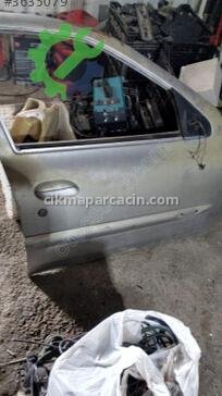 Renault Clio Sağ Ön Kapı çıkma parça