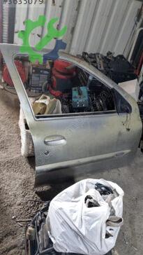 Renault Clio Sağ Ön Kapı çıkma parça