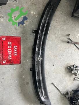 Opel Corsa Cam Önü Izgarası çıkma parça