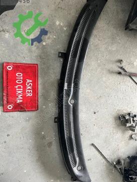Opel Corsa Cam Önü Izgarası çıkma parça