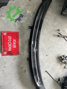 Opel Corsa Cam Önü Izgarası çıkma parça