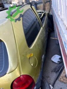Opel Corsa b çamurluk kelebek camı tek kapı