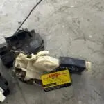 Opel Corsa b sağ arka kapı kilidi